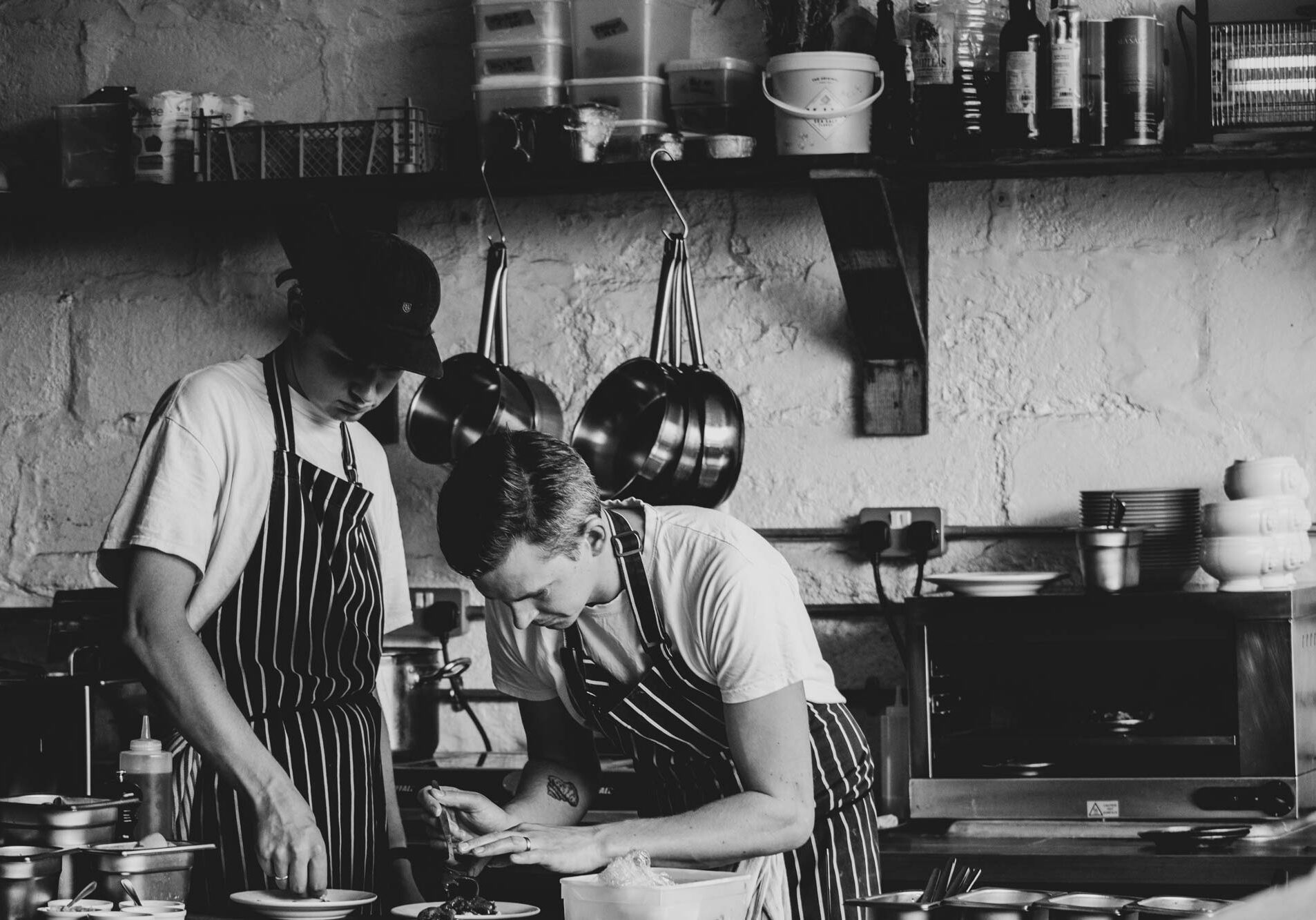 restaurant-chef-staff-kitchen